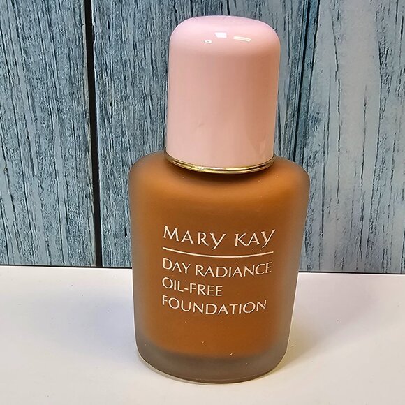 Mary Kay Day Radiance Oil-Free Foundation - Walnut Bronze #5856 - NIB -Old Stock - Picture 2 of 7